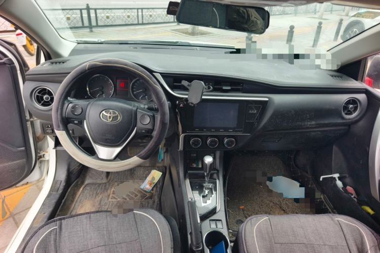 Used Toyota Corolla 2017 Revised Version 1.2T S-CVT GL-i Center Console