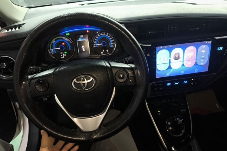 Used Toyota Corolla 2017 Revised Dual-Engine 1.8L E-CVT Leading Edition Center Console