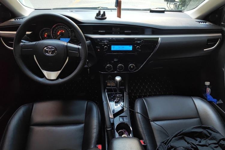Used Toyota Corolla 2017 Revised Version 1.6L S-CVT GL Center Console