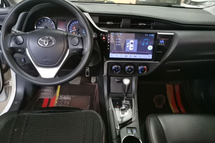 Used Toyota Corolla 2017 Revised Version 1.2T S-CVT GL-i Center Console