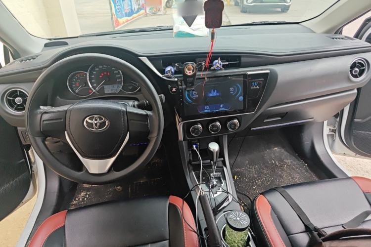 Used Toyota Corolla 2017 Revised Version 1.2T S-CVT GL Center Console