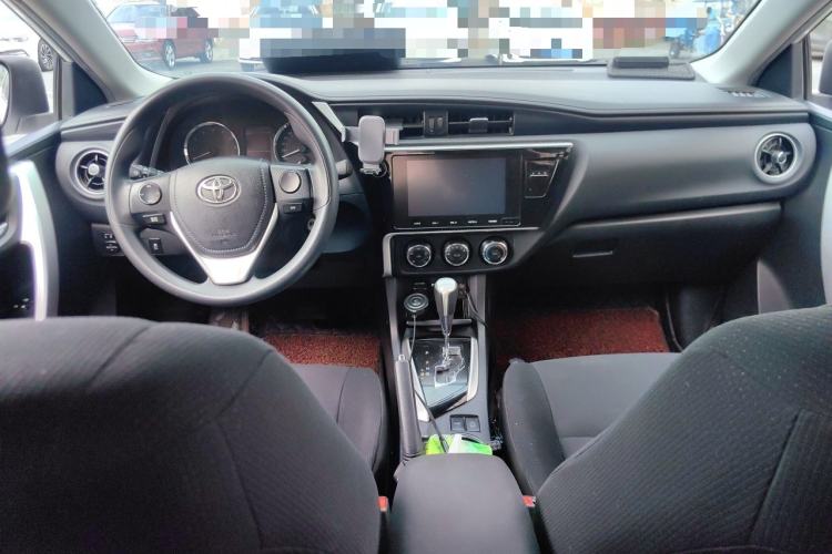 Used Toyota Corolla 2017 Revised Version 1.2T S-CVT GL-i Center Console