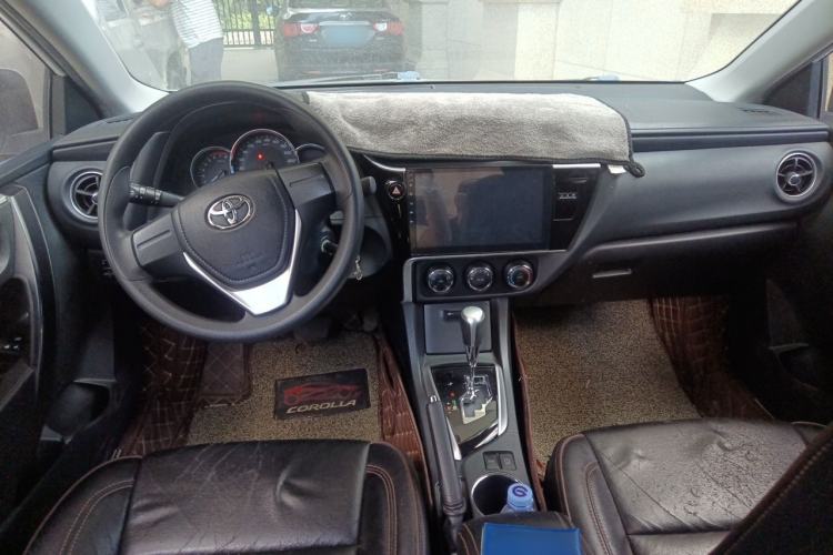 Used Toyota Corolla 2017 Revised Version 1.2T S-CVT GL Center Console