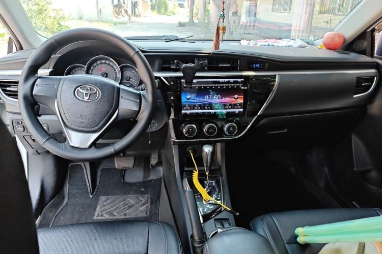Used Toyota Corolla 2017 1.2T CVT GL Center Console