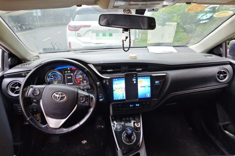 Used Toyota Corolla 2017 Revised Dual-Engine 1.8L E-CVT Elite Edition Center Console