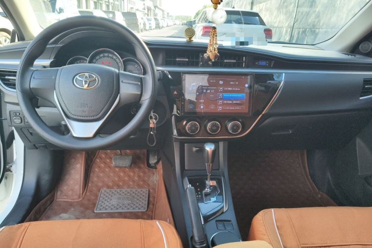 Used Toyota Corolla 2017 1.6L CVT GL Center Console
