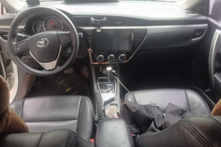Used Toyota Corolla 2017 1.2T CVT GL Center Console
