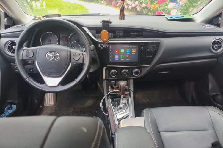 Used Toyota Corolla 2017 Revised Version 1.2T S-CVT GL-i Leather Edition Center Console