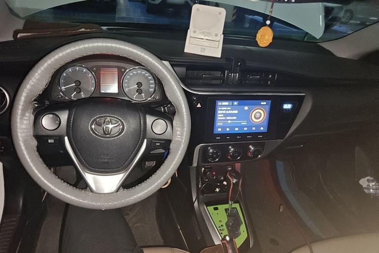 Used Toyota Corolla 2017 Revised Version 1.2T S-CVT GL-i Center Console