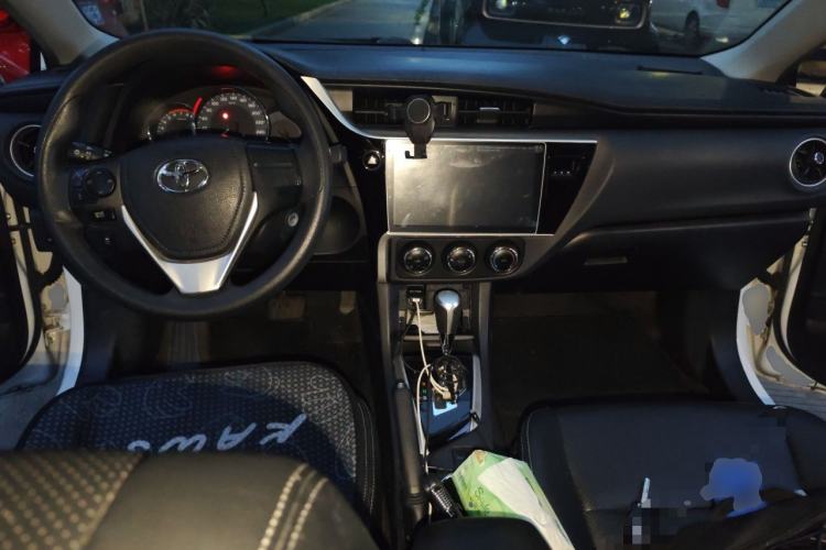 Used Toyota Corolla 2017 Revised Version 1.2T S-CVT GL Center Console