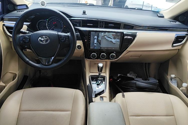 Used Toyota Corolla 2017 1.6L CVT GL Center Console