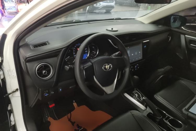 Used Toyota Corolla 2017 Revised Version 1.2T S-CVT GL Center Console