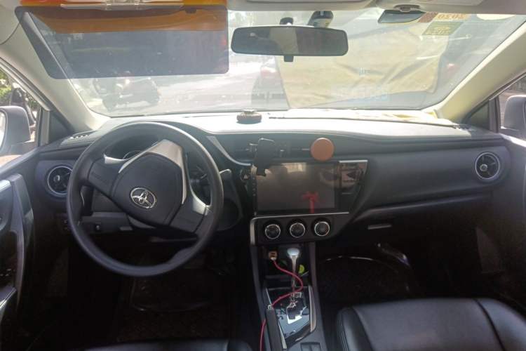 Used Toyota Corolla 2017 1.2T CVT GL Center Console