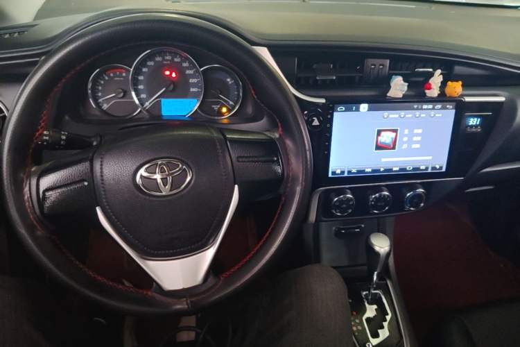 Used Toyota Corolla 2017 Revised Version 1.2T S-CVT GL Center Console