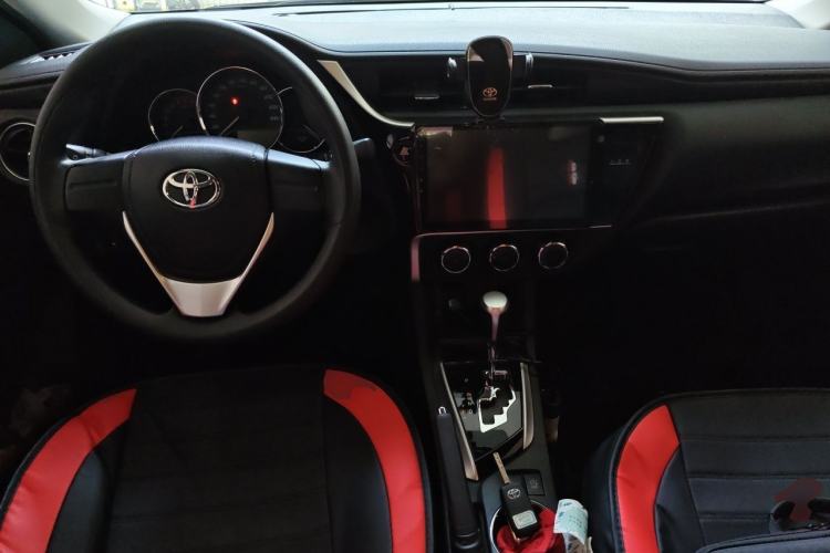 Used Toyota Corolla 2017 Revised Version 1.2T S-CVT GL Center Console