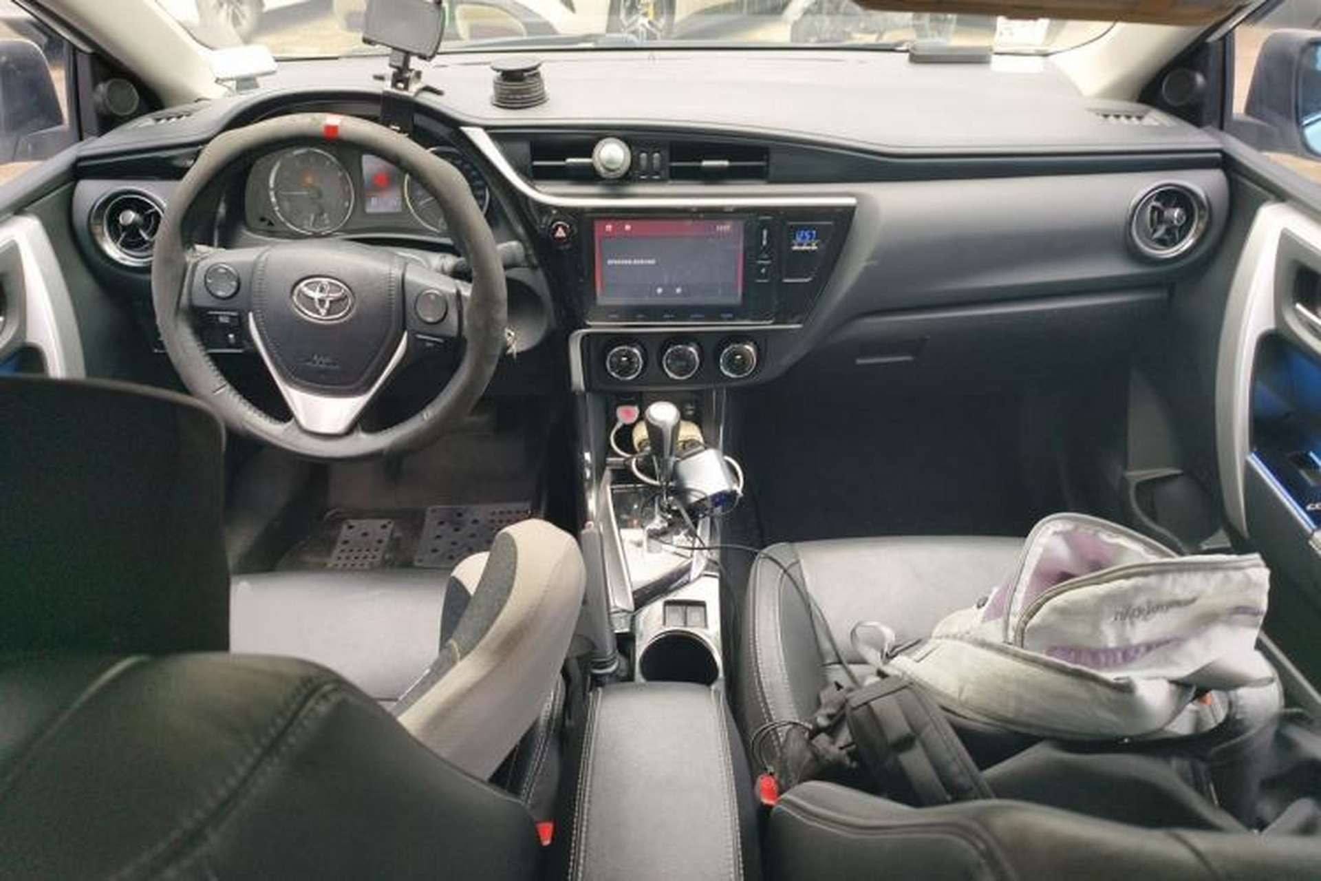 Used Toyota Corolla 2017 Revised Version 1.2T S-CVT GL-i Leather Edition Center Console