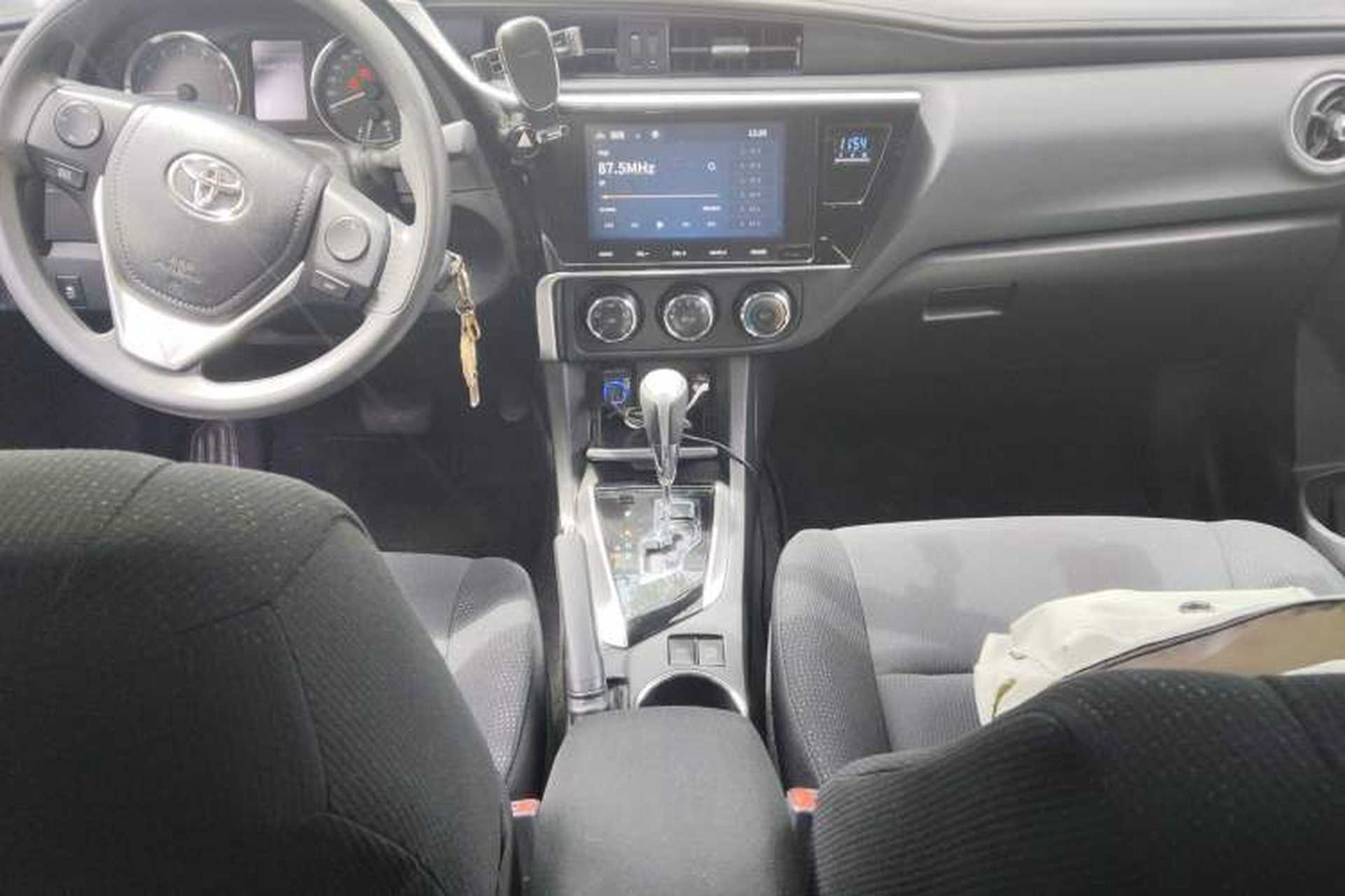 Used Toyota Corolla 2017 Revised Version 1.2T S-CVT GL-i Center Console