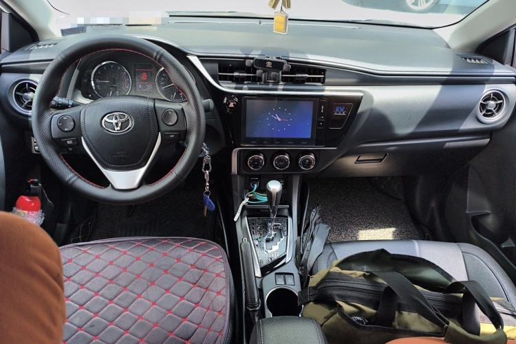 Used Toyota Corolla 2017 Revised Version 1.2T S-CVT GL-i Center Console