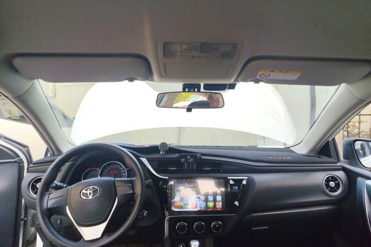 Used Toyota Corolla 2017 Revised Version 1.2T S-CVT GL Center Console