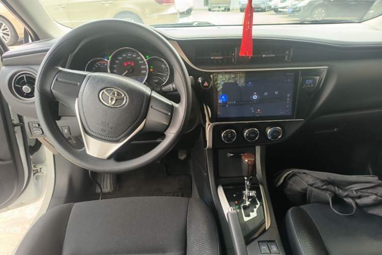 Used Toyota Corolla 2017 Revised Version 1.2T S-CVT GL Center Console