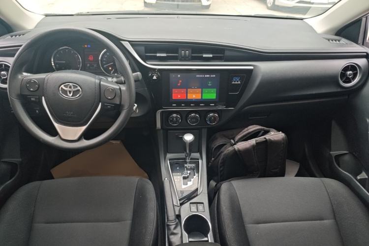 Used Toyota Corolla 2017 Revised Version 1.2T S-CVT GL-i Center Console