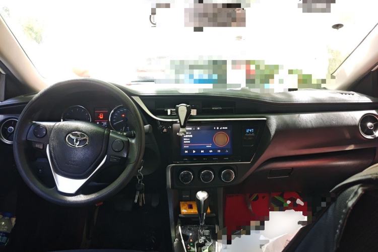 Used Toyota Corolla 2017 Revised Version 1.2T S-CVT GL-i Center Console