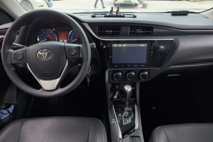 Used Toyota Corolla 2017 Revised Version 1.2T S-CVT GL-i Center Console