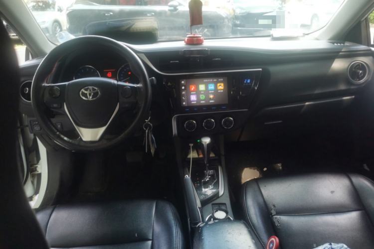 Used Toyota Corolla 2017 Revised Version 1.2T S-CVT GL-i Center Console