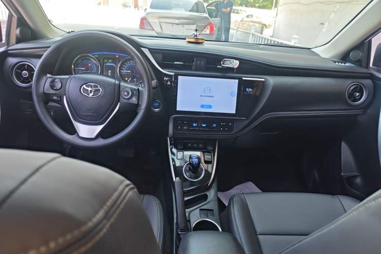 Used Toyota Corolla 2017 Revised Dual-Engine 1.8L E-CVT Leading Edition Center Console