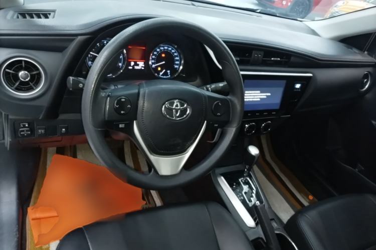 Used Toyota Corolla 2017 Revised Version 1.2T S-CVT GL-i Center Console