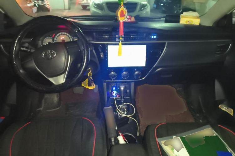 Used Toyota Corolla 2017 1.6L CVT GL Center Console