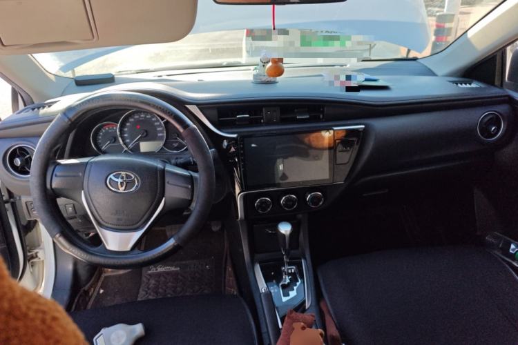 Used Toyota Corolla 2017 Revised Version 1.2T S-CVT GL Center Console