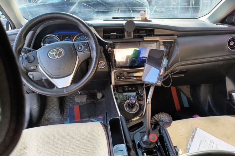 Used Toyota Corolla 2017 Revised Dual-Engine 1.8L E-CVT Leading Edition Center Console