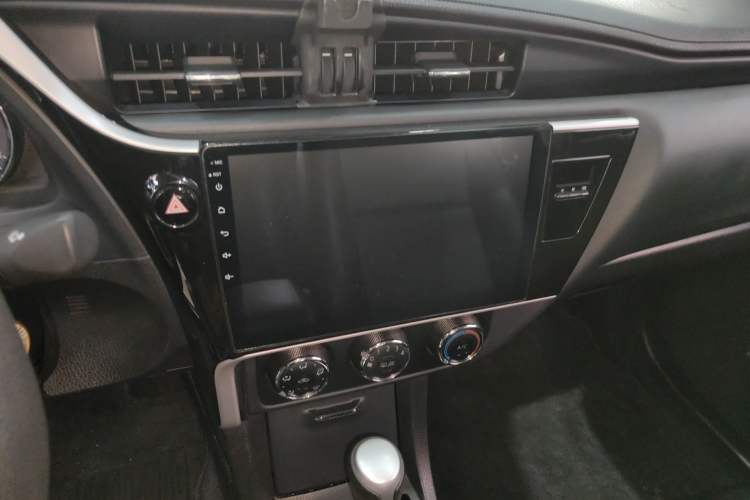 Used Toyota Corolla 2017 Revised Version 1.2T S-CVT GL Center Console
