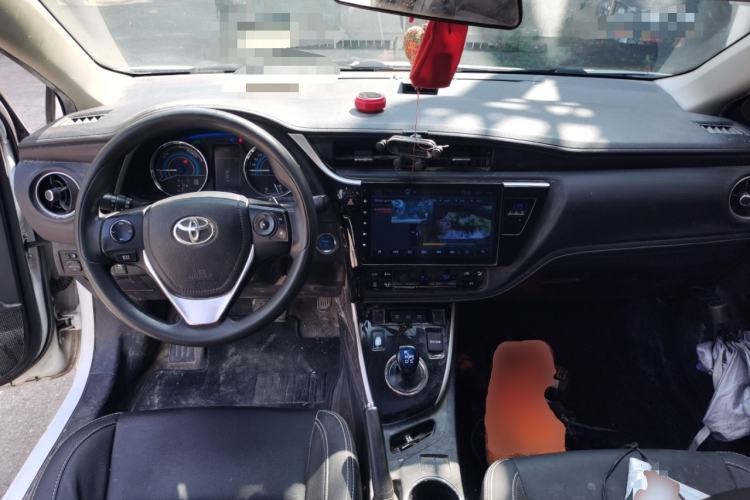 Used Toyota Corolla 2017 Revised Dual-Engine 1.8L E-CVT Leading Edition Center Console