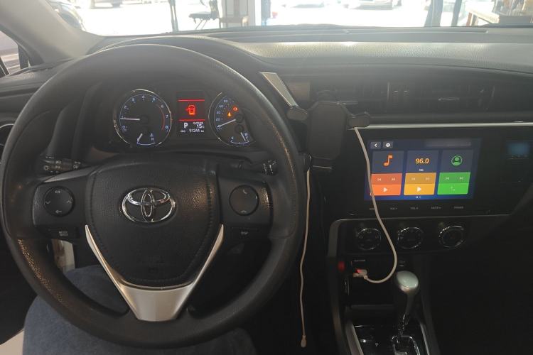 Used Toyota Corolla 2017 Revised Version 1.2T S-CVT GL-i Center Console