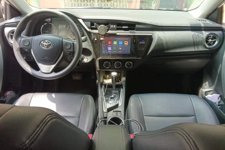Used Toyota Corolla 2017 Revised Version 1.2T S-CVT GL-i Center Console