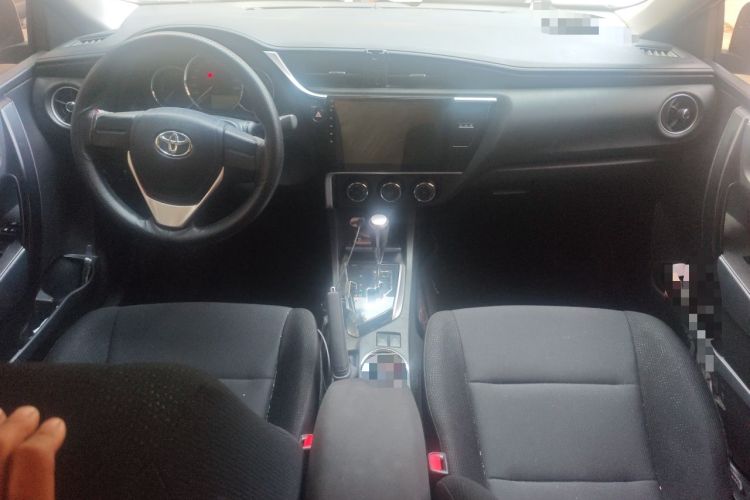 Used Toyota Corolla 2017 Revised Version 1.2T S-CVT GL Center Console