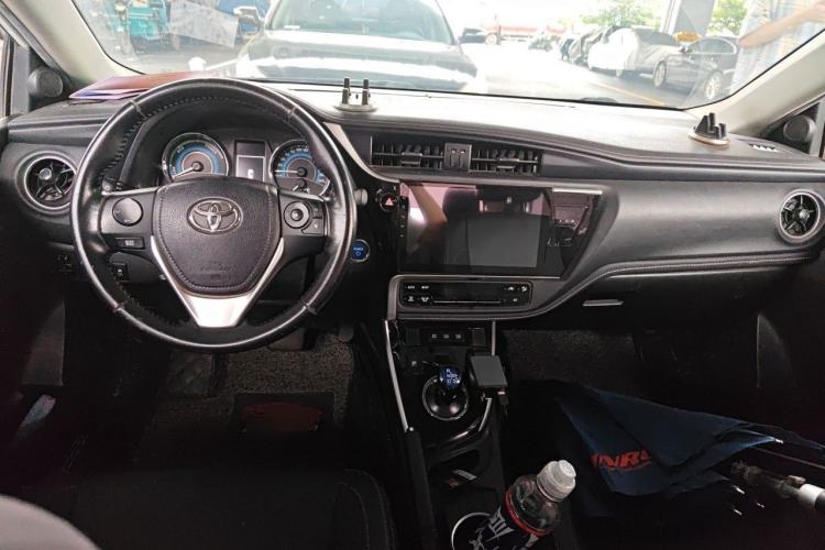 Used Toyota Corolla 2017 Revised Dual-Engine 1.8L E-CVT Elite Edition Center Console