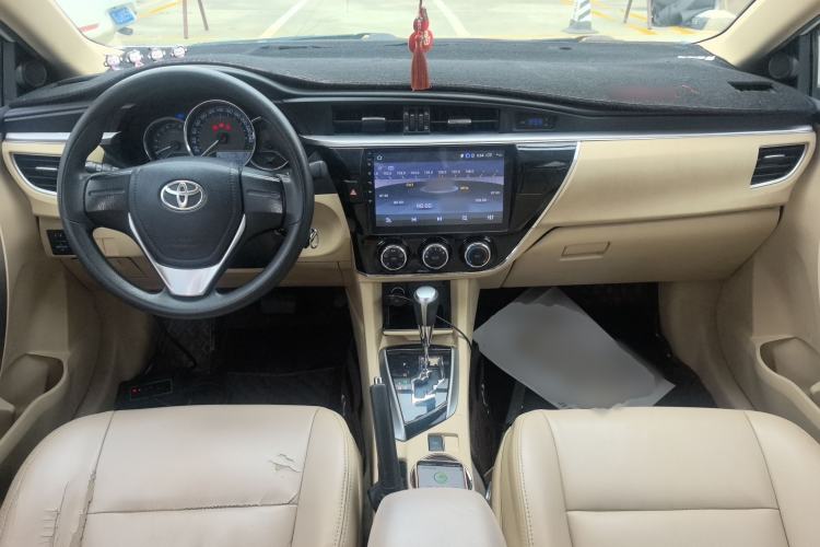 Used Toyota Corolla 2017 1.6L CVT GL Center Console