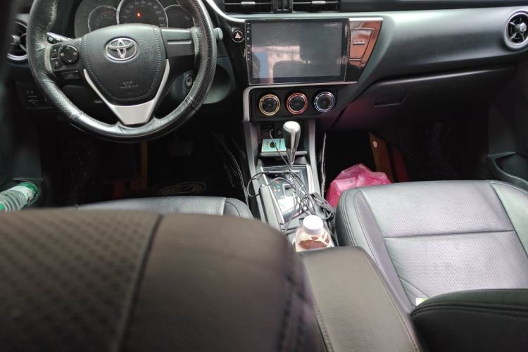 Used Toyota Corolla 2017 Revised Version 1.2T S-CVT GL Center Console