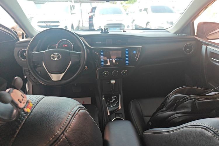 Used Toyota Corolla 2017 Revised Version 1.2T S-CVT GL Center Console