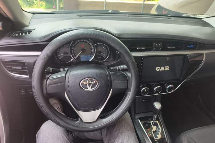 Used Toyota Corolla 2017 1.6L CVT GL Center Console