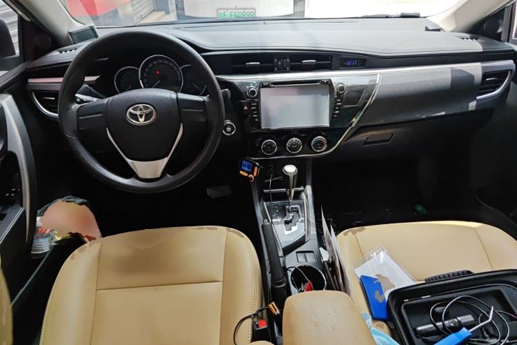 Used Toyota Corolla 2017 1.6L CVT GL Center Console