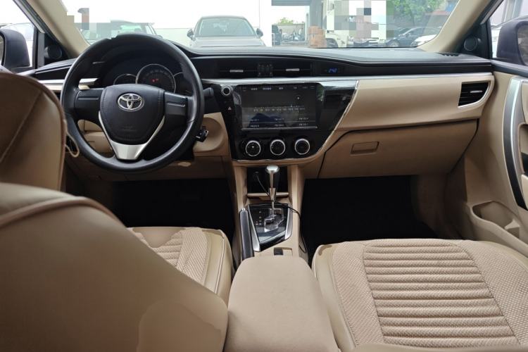 Used Toyota Corolla 2017 1.6L CVT GL Center Console
