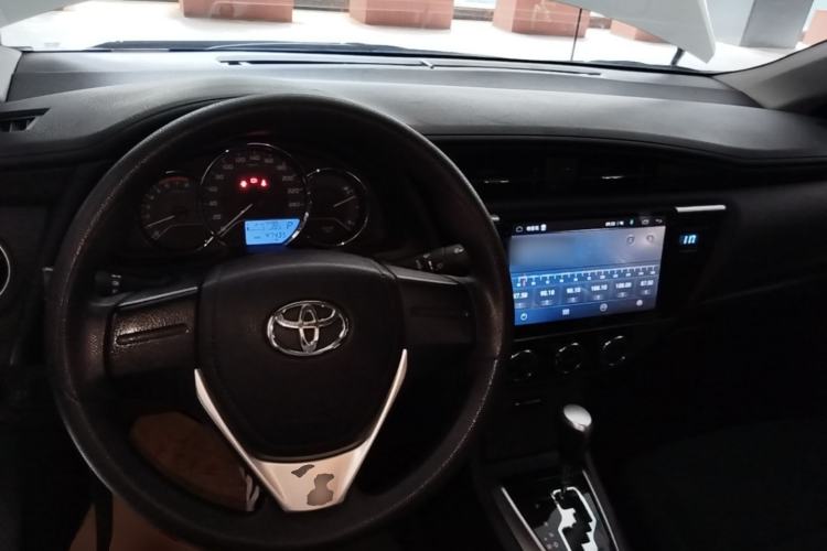 Used Toyota Corolla 2017 Revised Version 1.2T S-CVT GL Center Console
