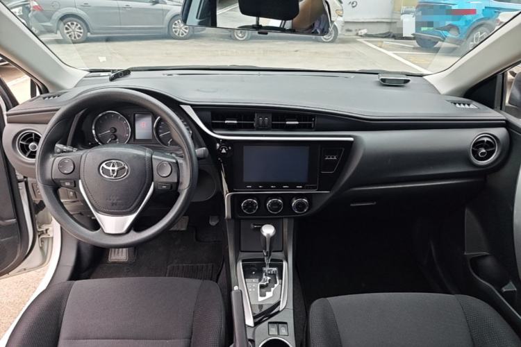 Used Toyota Corolla 2017 Revised Version 1.2T S-CVT GL-i Center Console