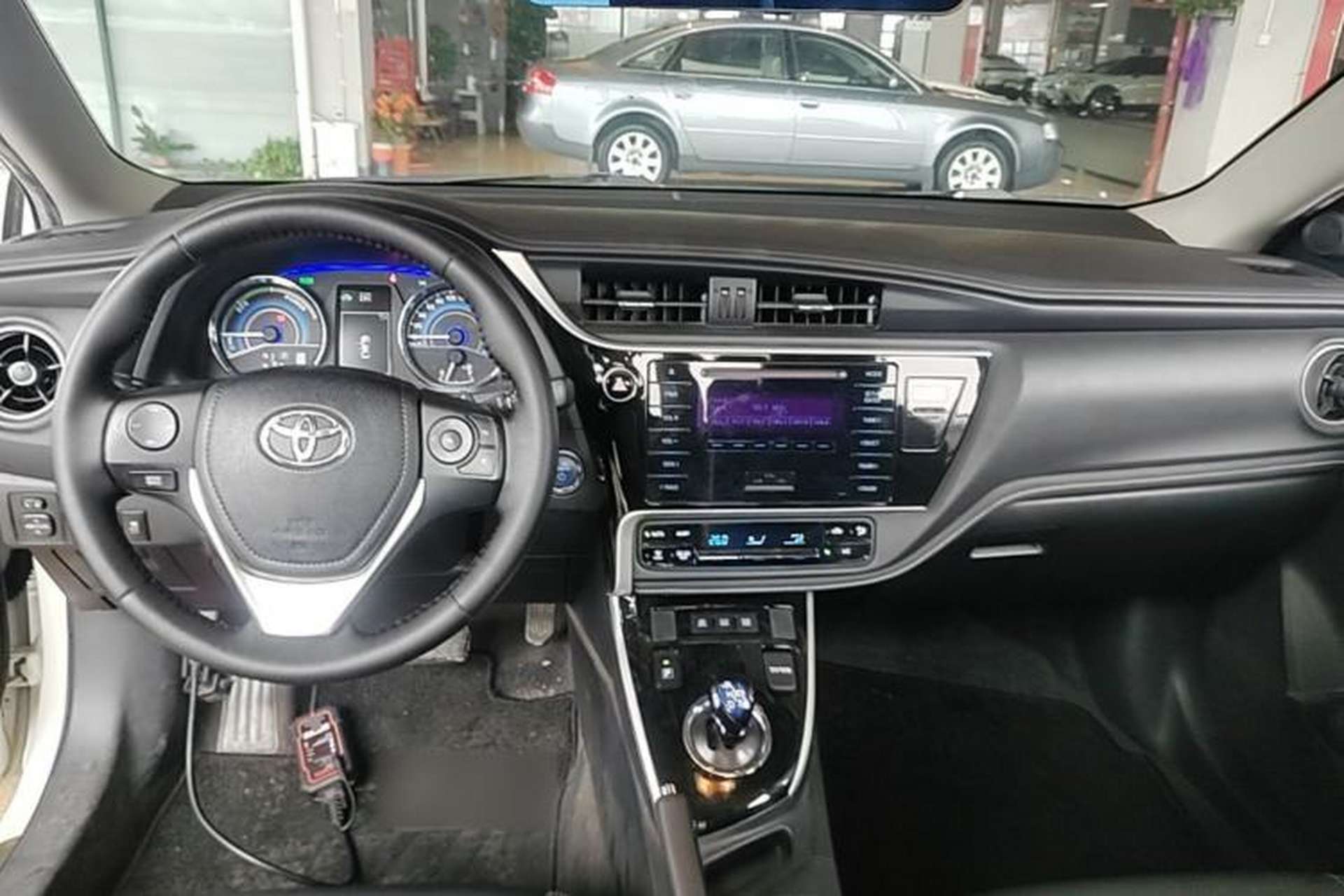 Used Toyota Corolla 2017 Revised Dual-Engine 1.8L E-CVT Elite Edition Center Console