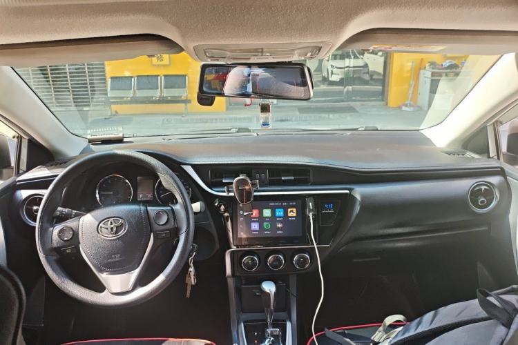 Used Toyota Corolla 2017 Revised Version 1.2T S-CVT GL-i Center Console