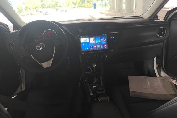 Used Toyota Corolla 2017 Revised Version 1.2T S-CVT GL Center Console